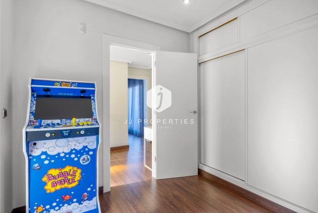 Resale - Villa -
Ciudad De Las Comunicaciones - Costa Blanca