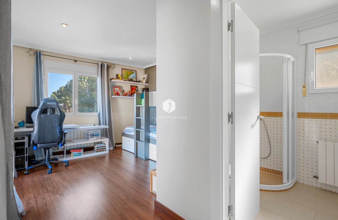 Resale - Villa -
Ciudad De Las Comunicaciones - Costa Blanca