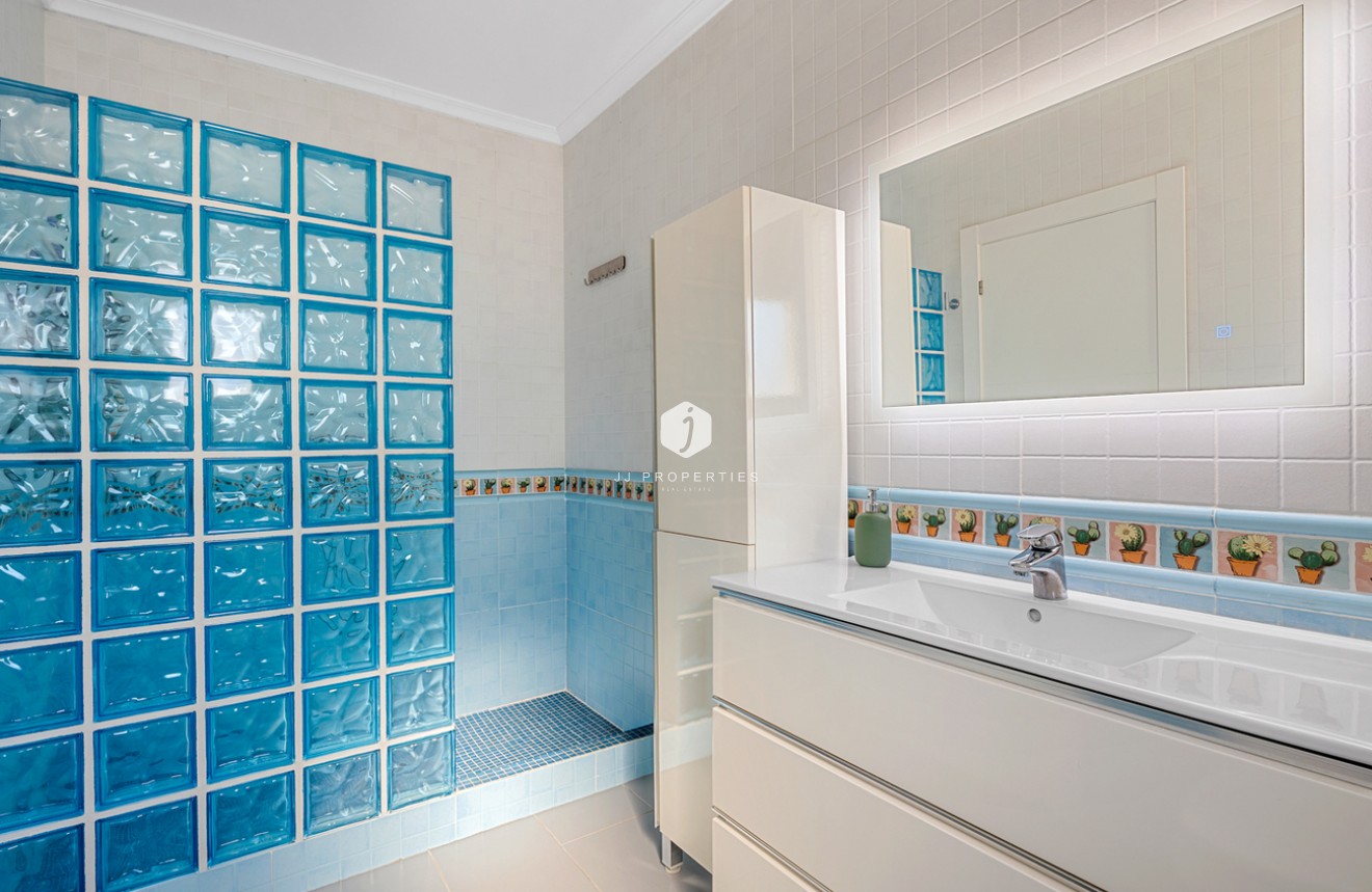 Resale - Villa -
Ciudad De Las Comunicaciones - Costa Blanca