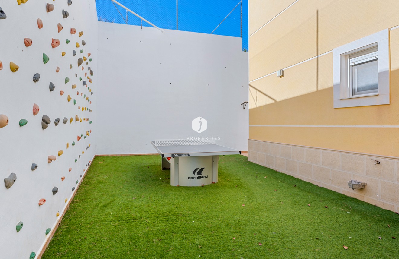 Resale - Villa -
Ciudad De Las Comunicaciones - Costa Blanca
