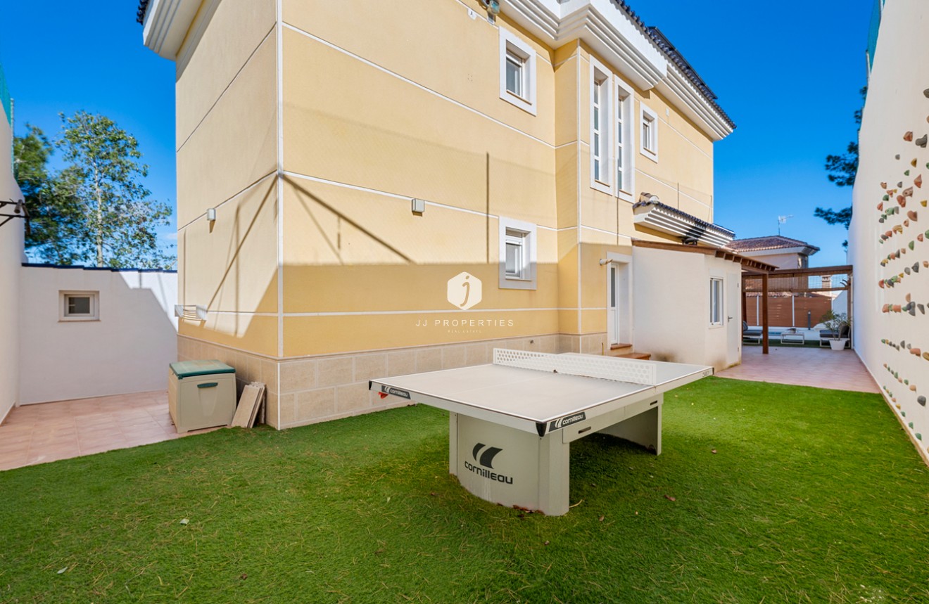 Resale - Villa -
Ciudad De Las Comunicaciones - Costa Blanca