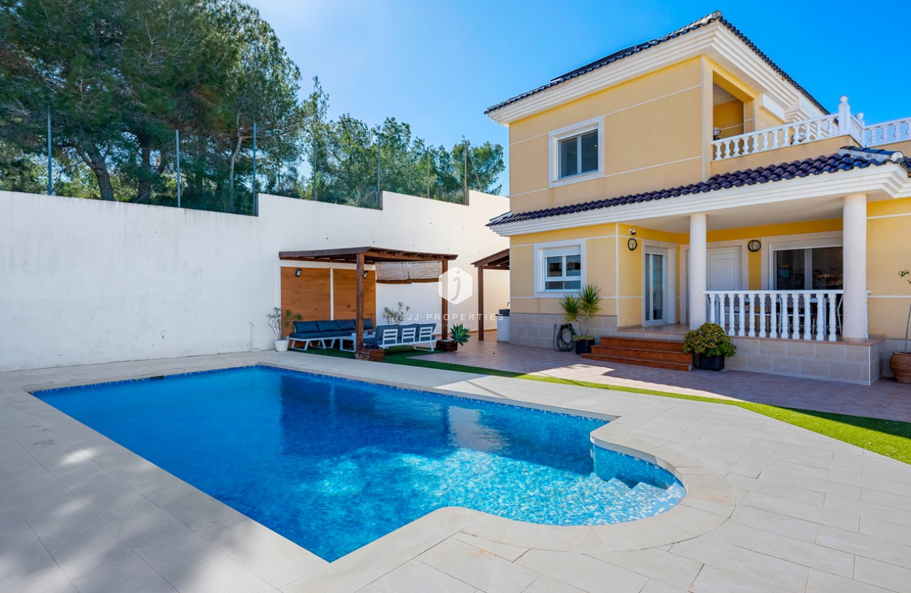 Resale - Villa -
Ciudad De Las Comunicaciones - Costa Blanca
