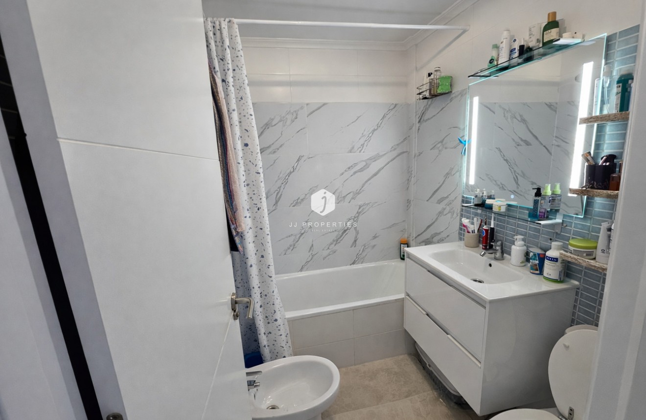 Resale - Apartment / flat -
Lomas de Caboroig - Costa Blanca