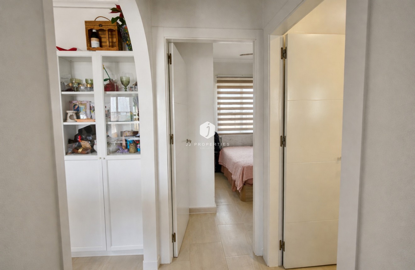 Resale - Apartment / flat -
Lomas de Caboroig - Costa Blanca