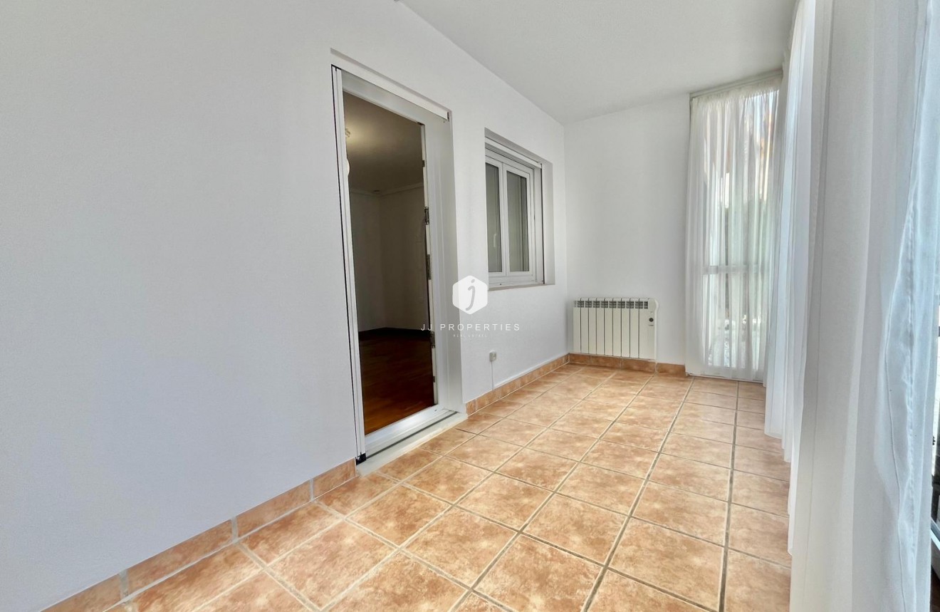 Resale - Chalet -
Orihuela Costa - Playa Flamenca