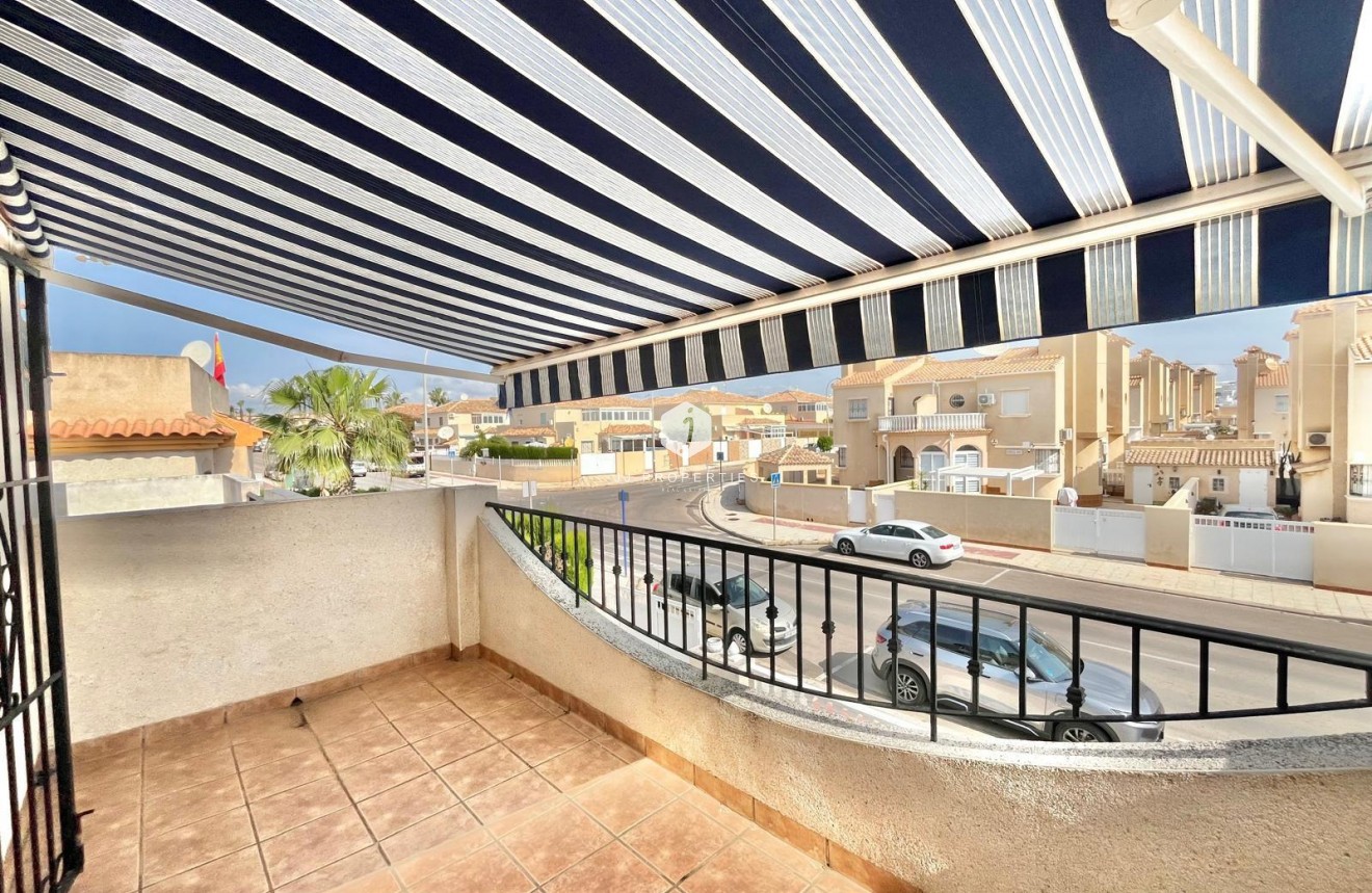 Resale - Chalet -
Orihuela Costa - Playa Flamenca
