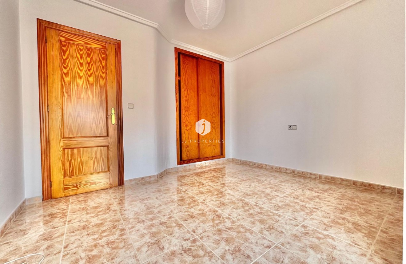 Resale - Chalet -
Orihuela Costa - Playa Flamenca