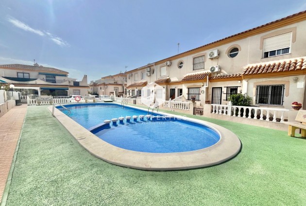 Resale - Chalet -
Orihuela Costa - Playa Flamenca