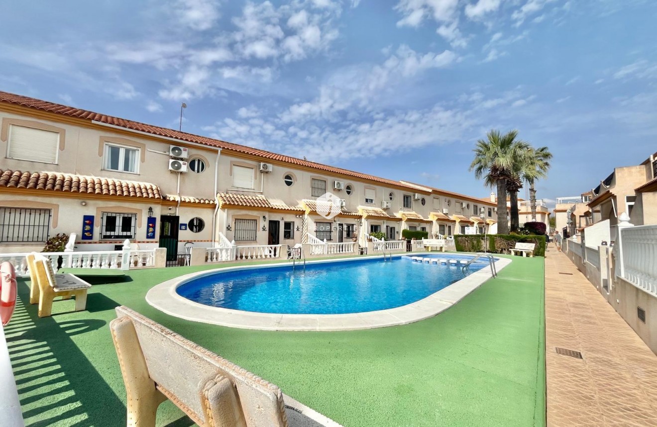 Resale - Chalet -
Orihuela Costa - Playa Flamenca