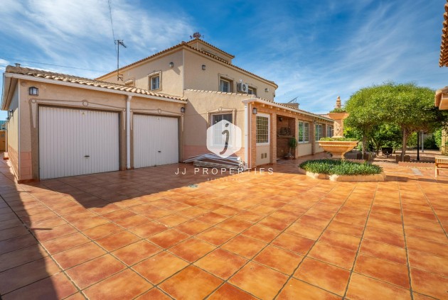 Resale - Villa -
Torrevieja - El chaparral