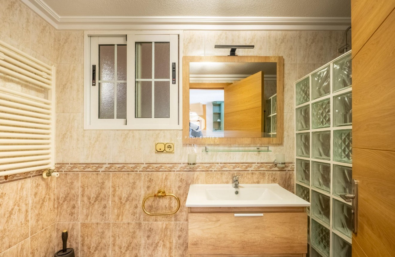 Resale - Villa -
Torrevieja - El chaparral