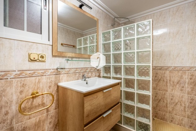 Resale - Villa -
Torrevieja - El chaparral