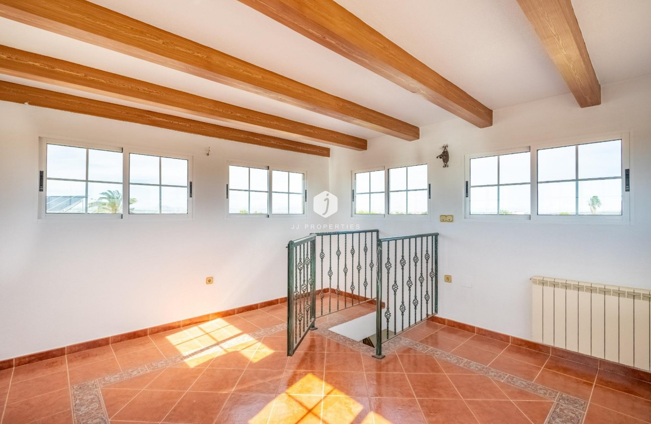 Resale - Villa -
Torrevieja - El chaparral