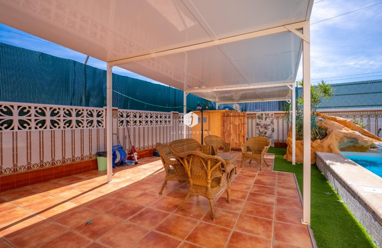 Resale - Villa -
Torrevieja - El chaparral