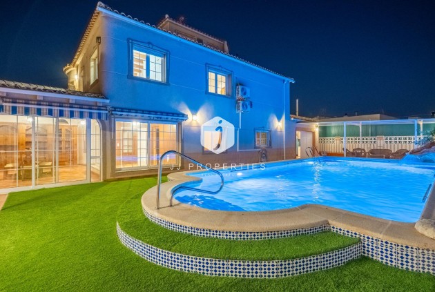 Resale - Villa -
Torrevieja - El chaparral