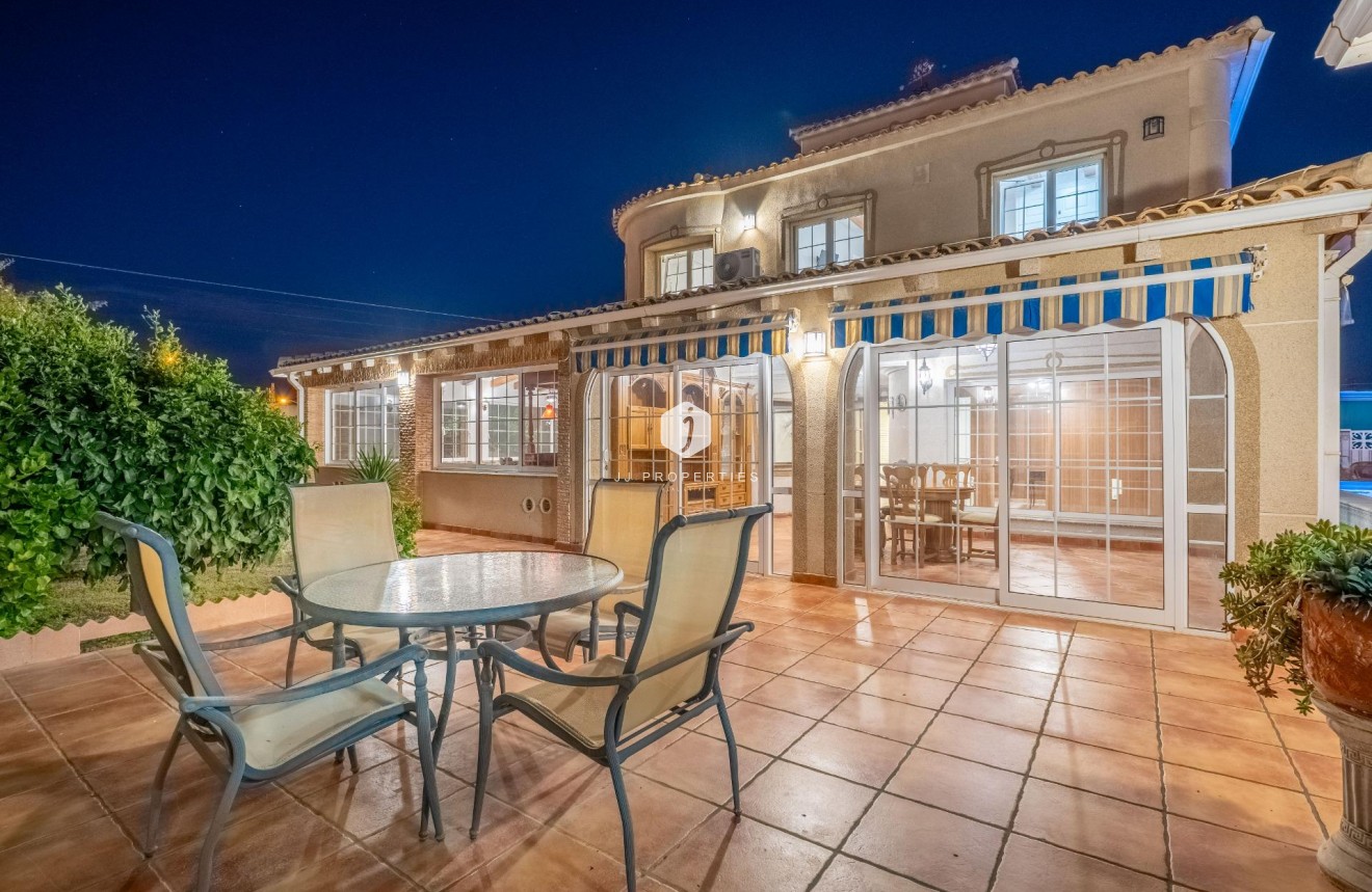 Resale - Villa -
Torrevieja - El chaparral