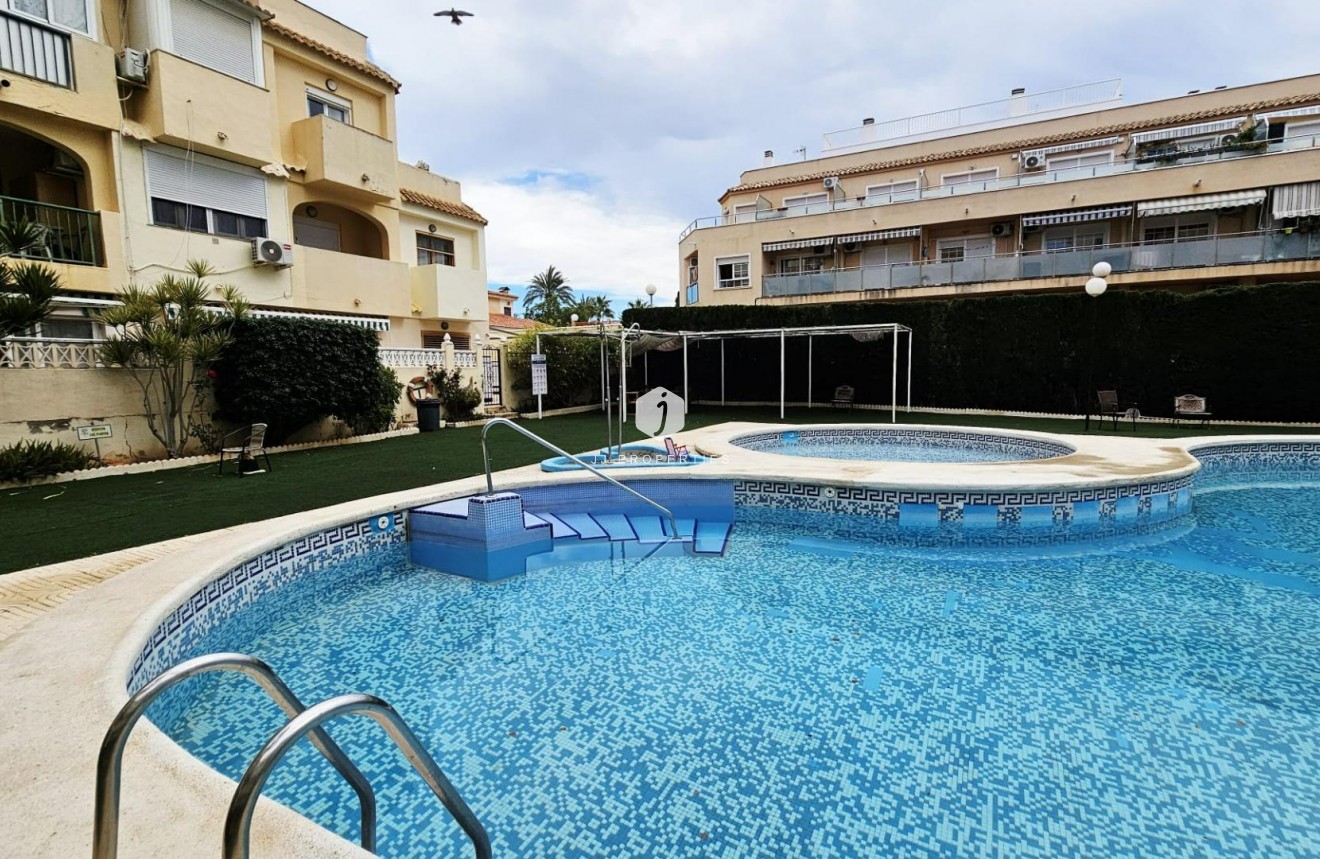 Segunda mano - Apartamento / piso -
Torrevieja - Nueva Torrevieja