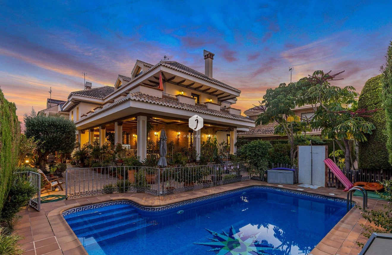 Resale - Villa -
Torrevieja - La veleta