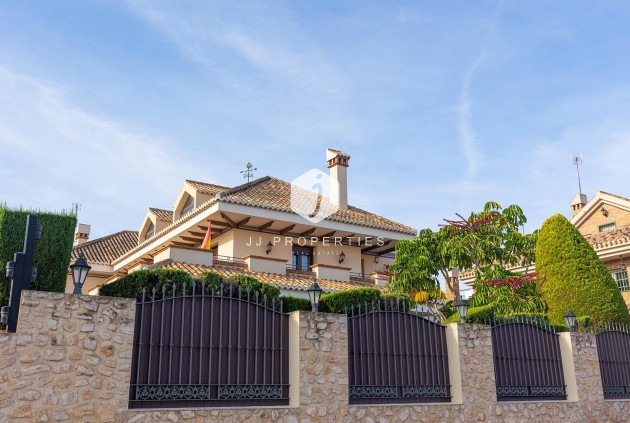 Resale - Villa -
Torrevieja - La veleta