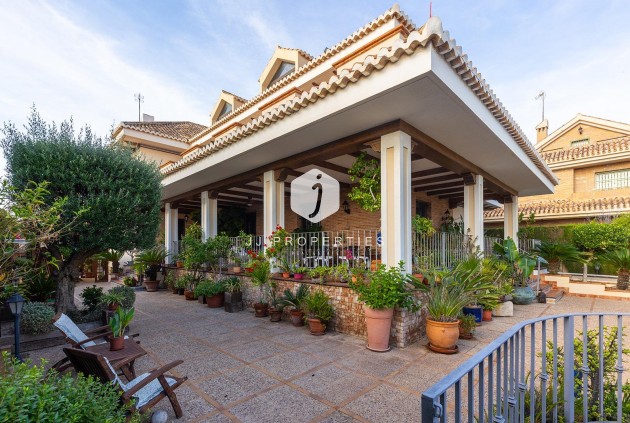 Resale - Villa -
Torrevieja - La veleta