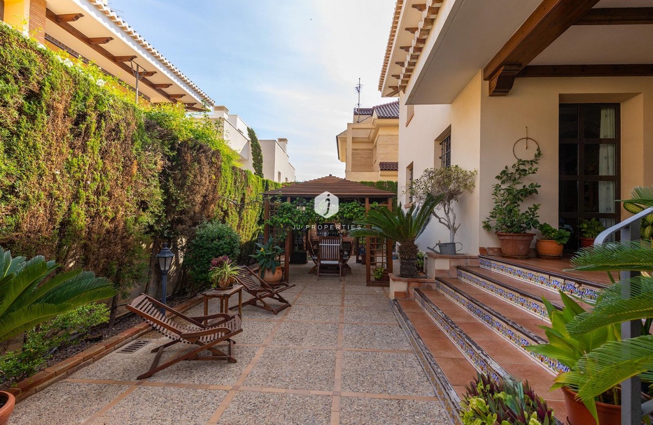 Resale - Villa -
Torrevieja - La veleta