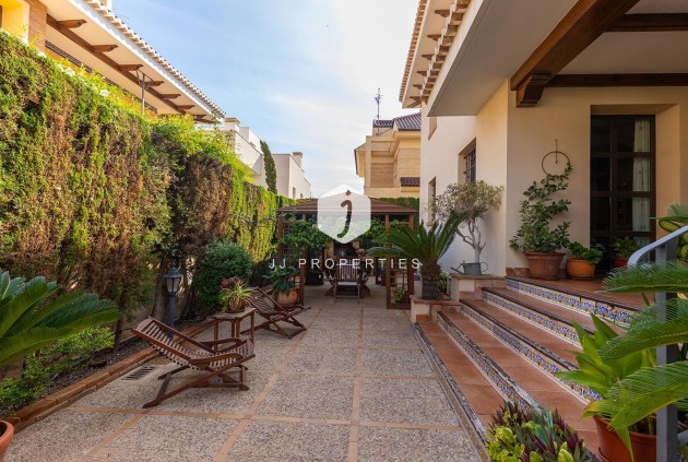 Resale - Villa -
Torrevieja - La veleta