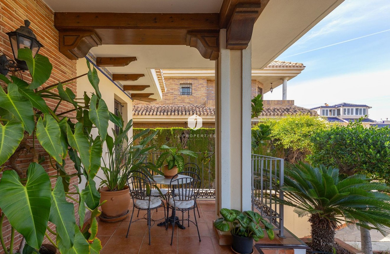 Resale - Villa -
Torrevieja - La veleta