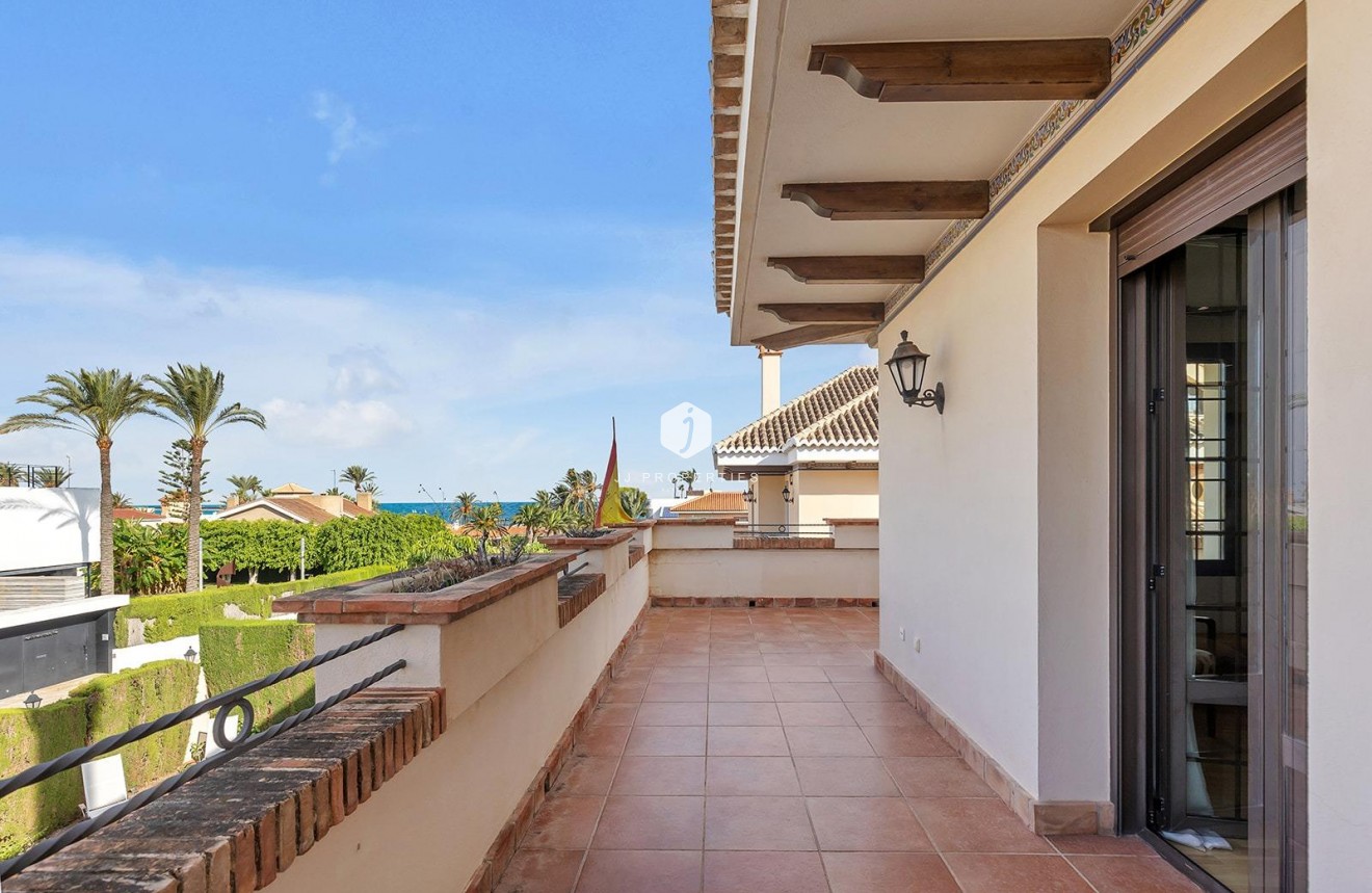 Resale - Villa -
Torrevieja - La veleta