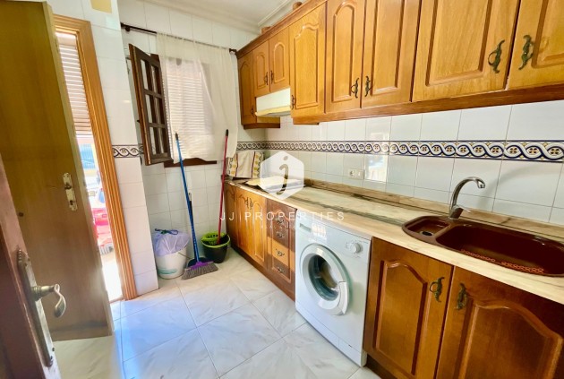 Resale - Bungalow -
Torrevieja - Torreblanca