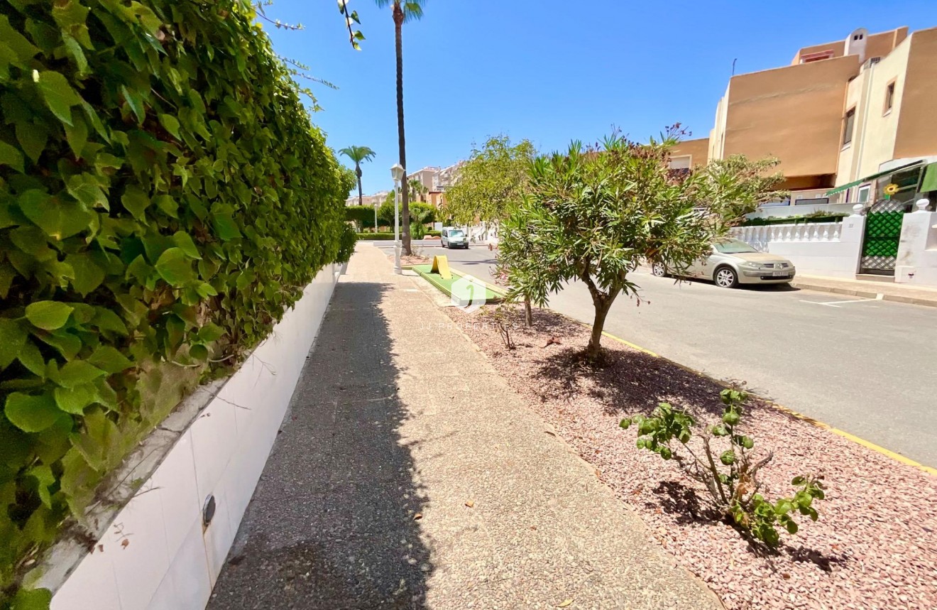 Resale - Bungalow -
Torrevieja - Torreblanca