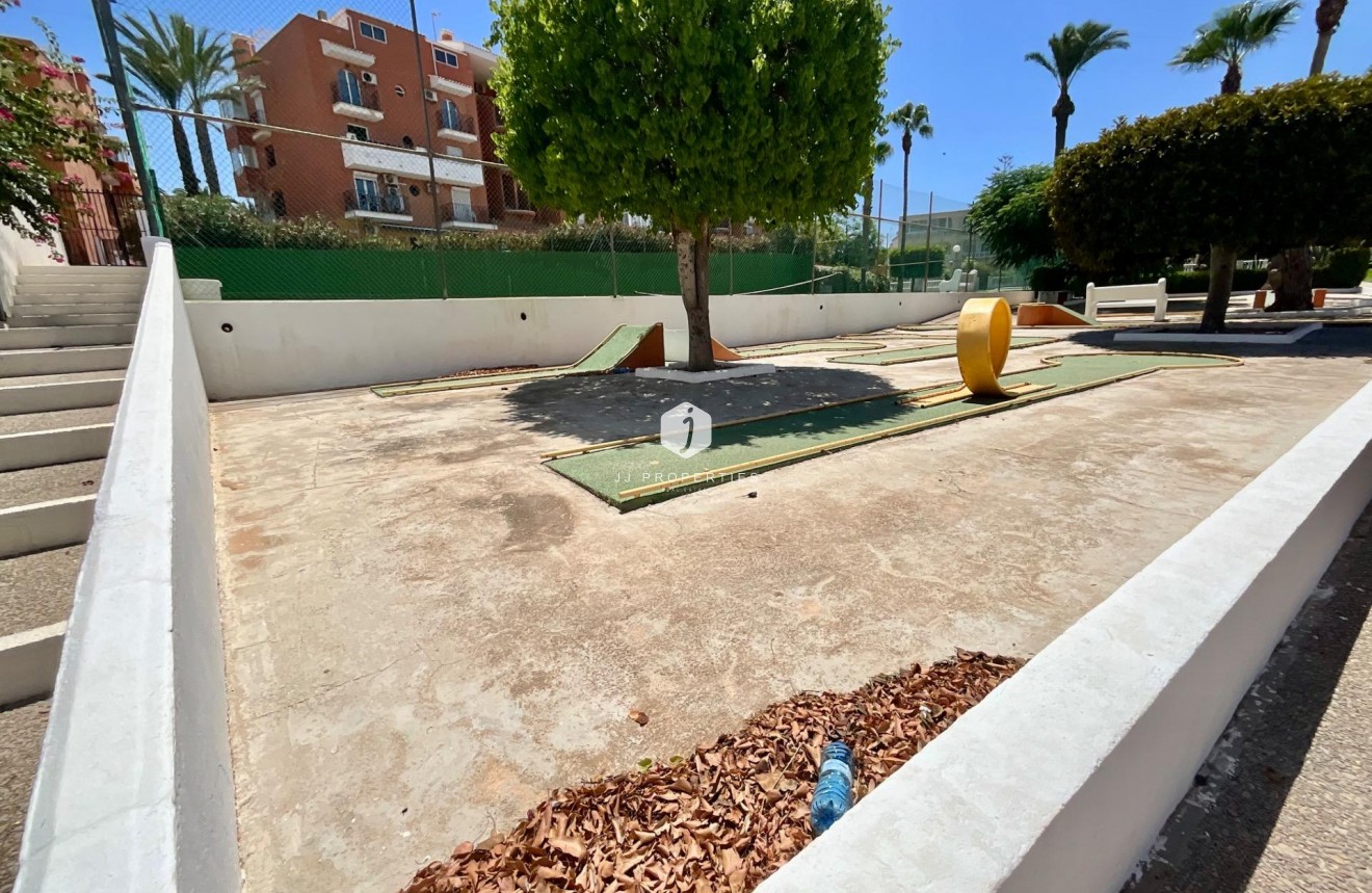Resale - Bungalow -
Torrevieja - Torreblanca