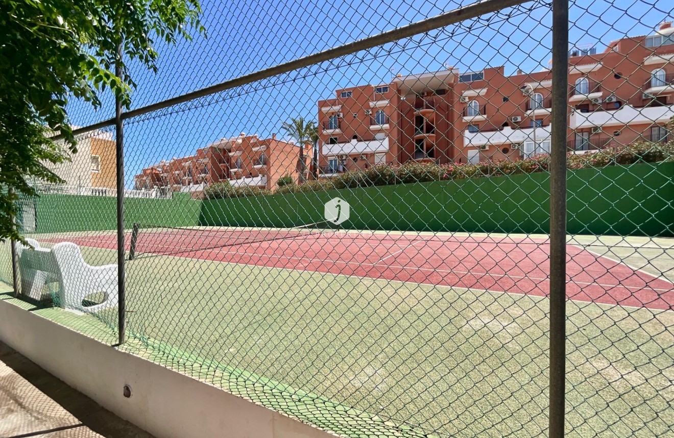 Resale - Bungalow -
Torrevieja - Torreblanca