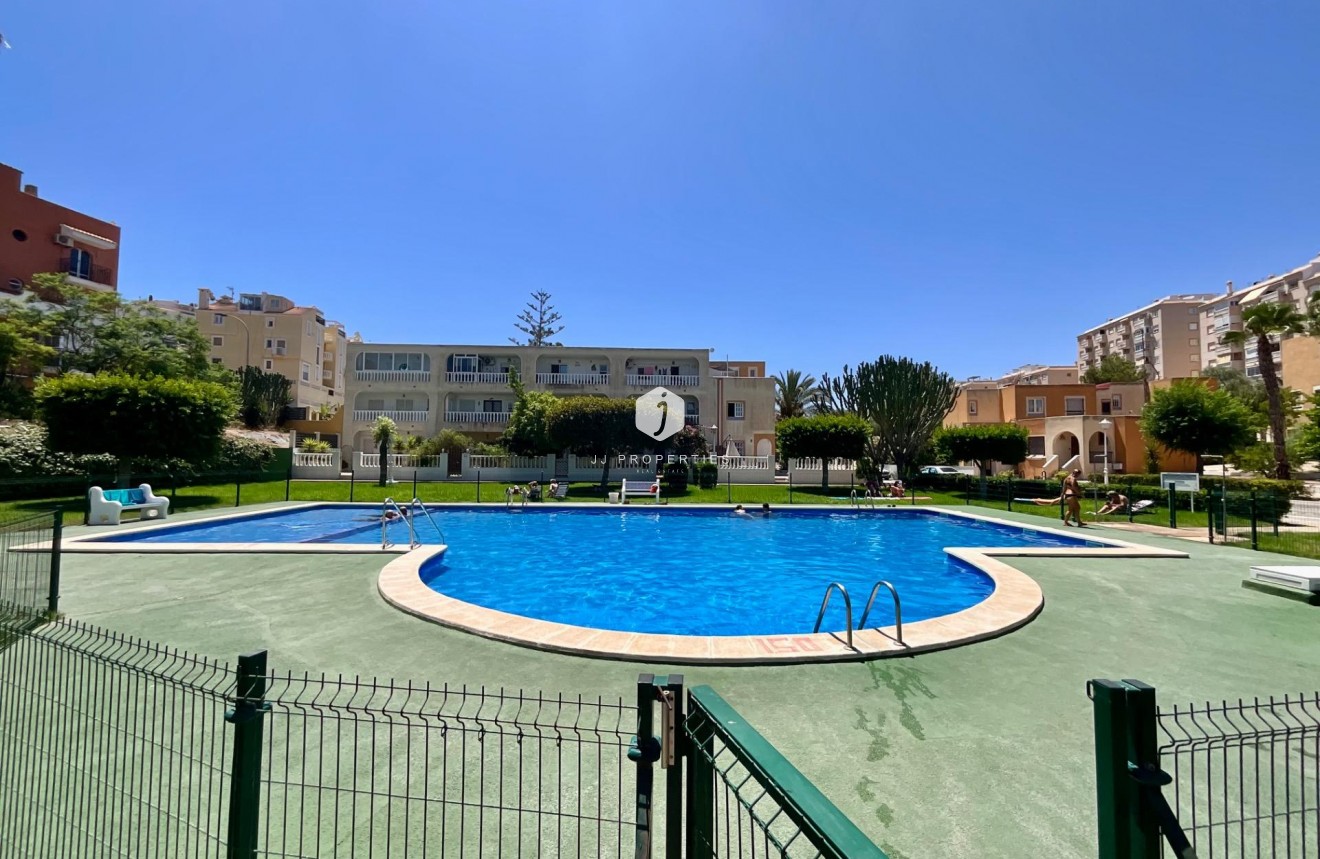 Resale - Bungalow -
Torrevieja - Torreblanca