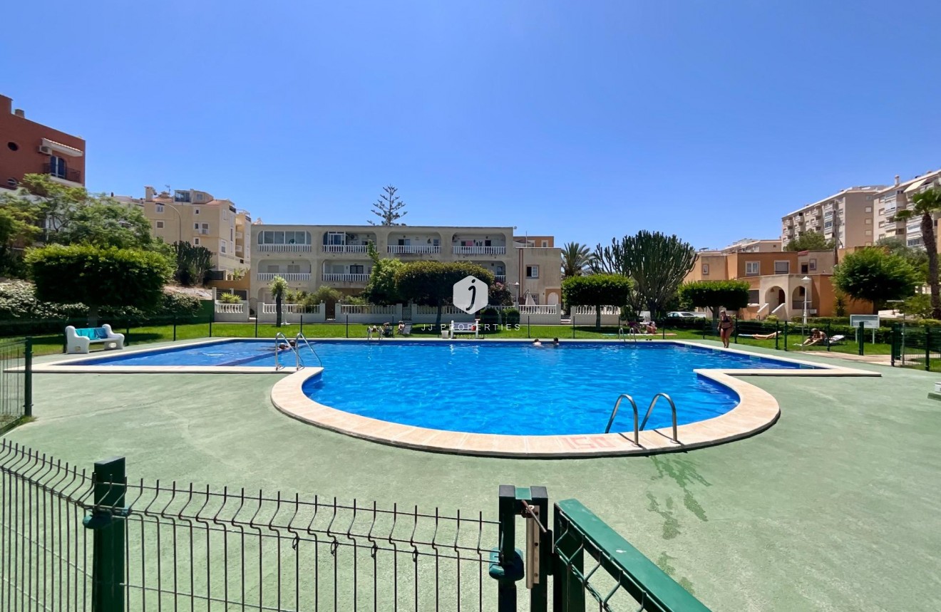 Resale - Bungalow -
Torrevieja - Torreblanca