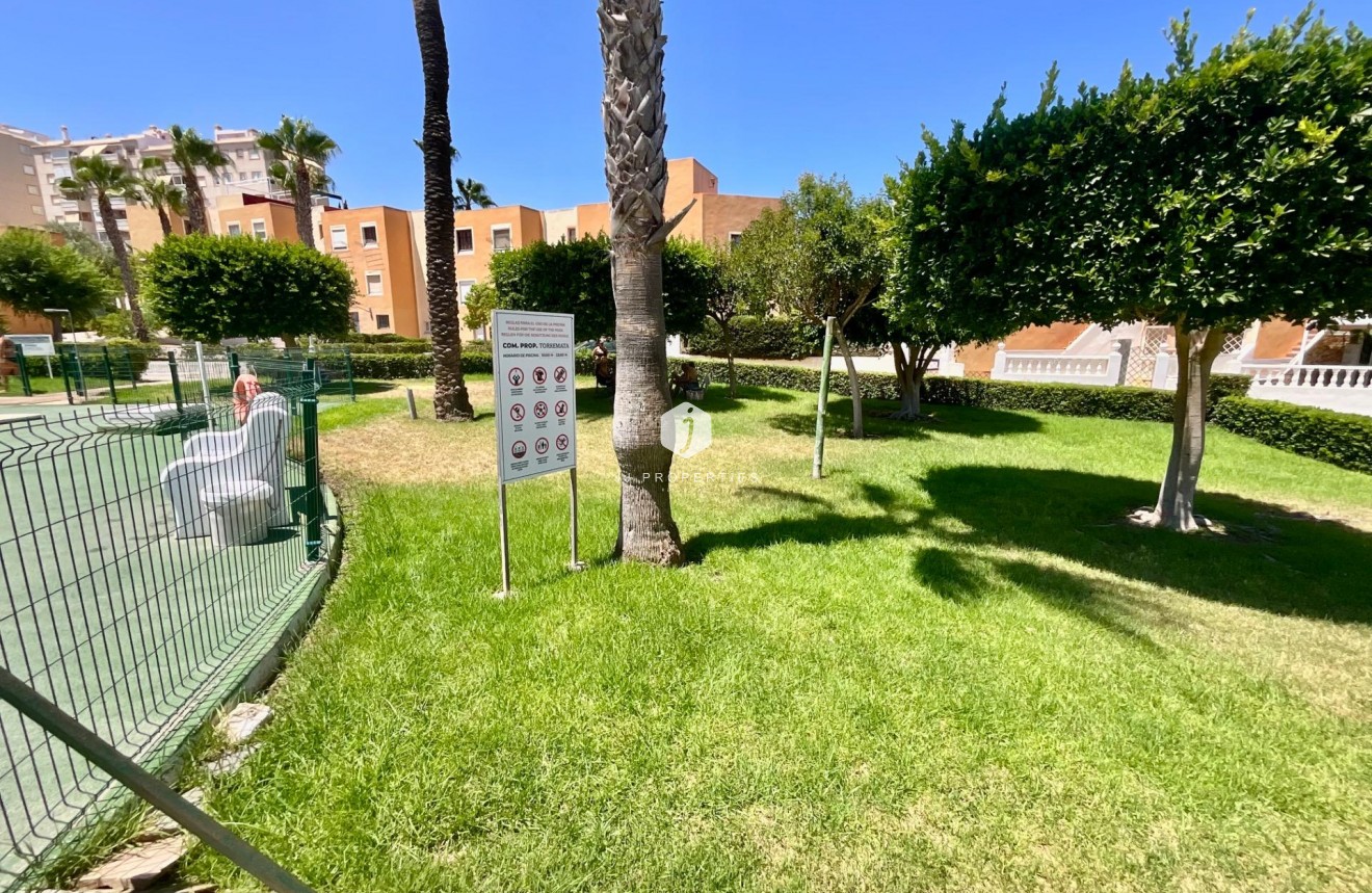 Resale - Bungalow -
Torrevieja - Torreblanca