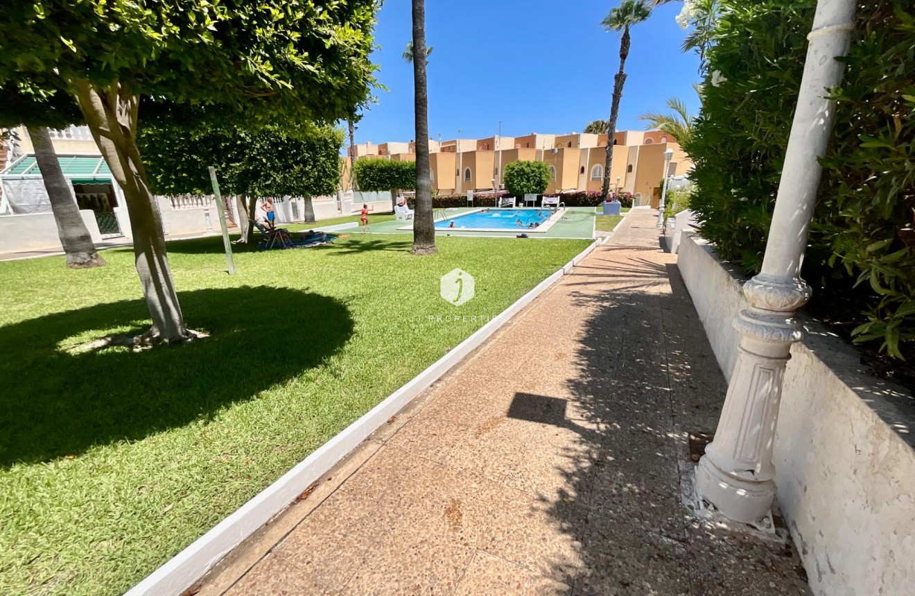 Resale - Bungalow -
Torrevieja - Torreblanca