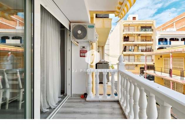 D'occasion - Appartement -
Torrevieja - Centro