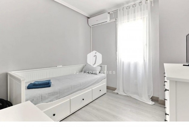 D'occasion - Appartement -
Torrevieja - Centro