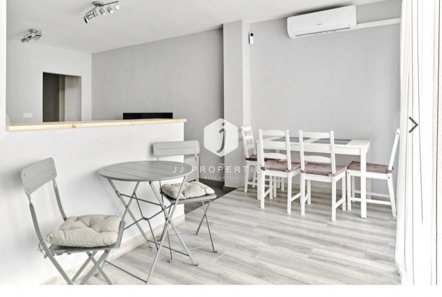 D'occasion - Appartement -
Torrevieja - Centro
