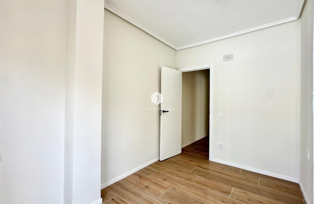 Aus zweiter Hand - Wohnung -
Torrevieja - Centro