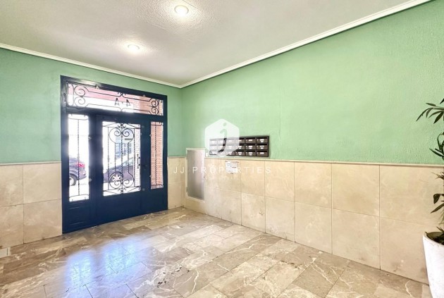 Aus zweiter Hand - Wohnung -
Torrevieja - Centro