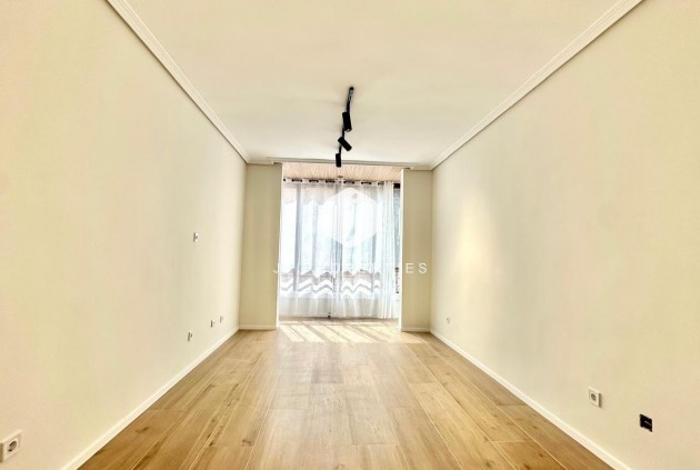 Aus zweiter Hand - Wohnung -
Torrevieja - Centro