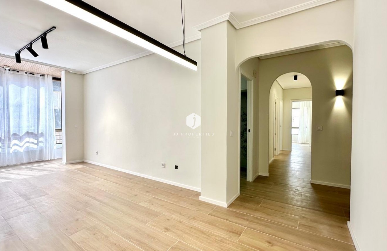 Aus zweiter Hand - Wohnung -
Torrevieja - Centro