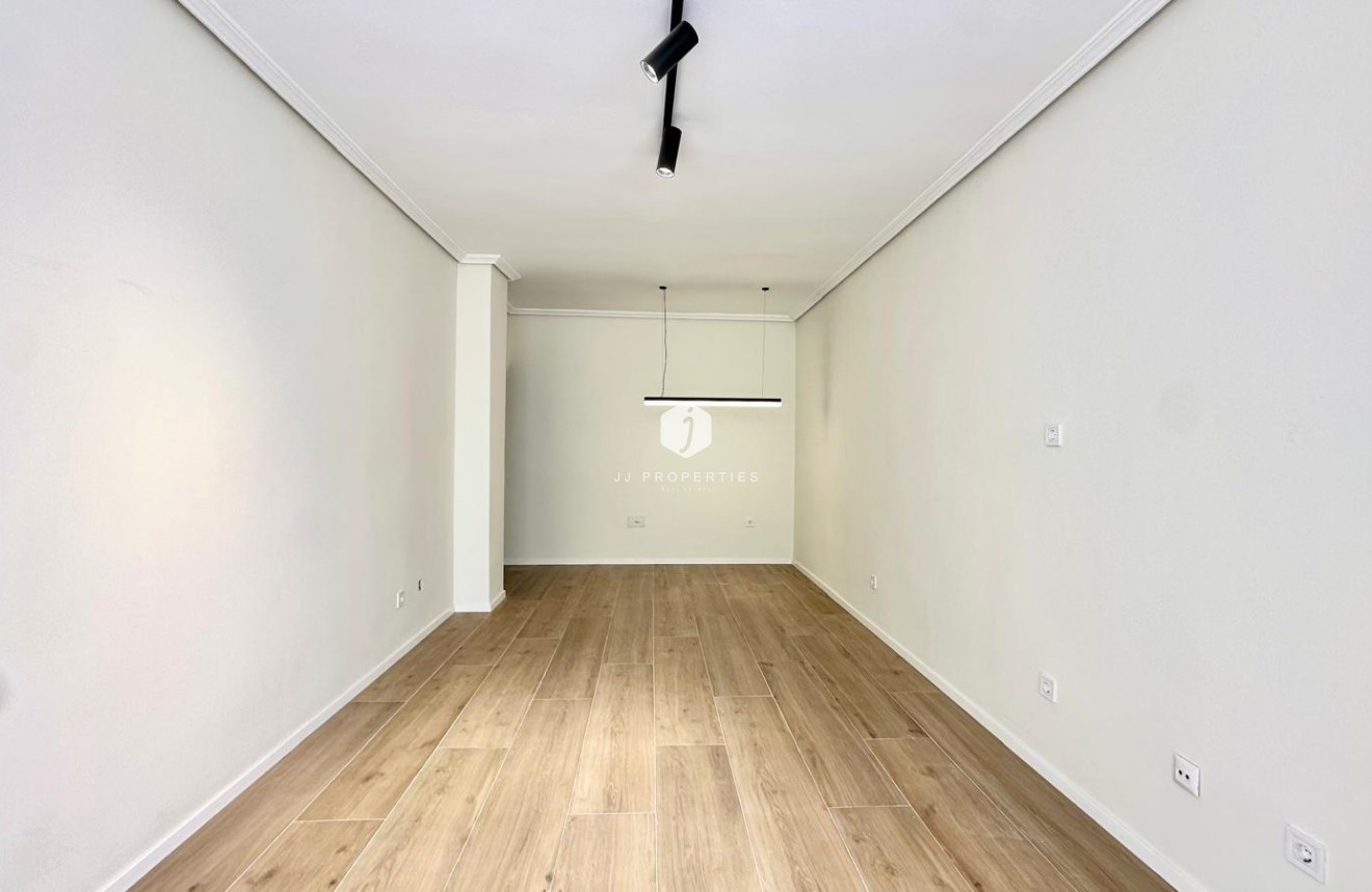 Aus zweiter Hand - Wohnung -
Torrevieja - Centro