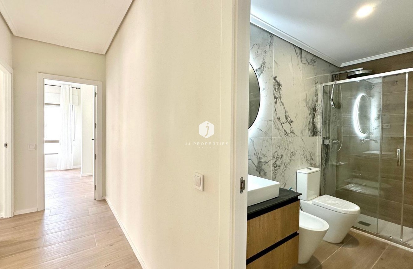 Aus zweiter Hand - Wohnung -
Torrevieja - Centro