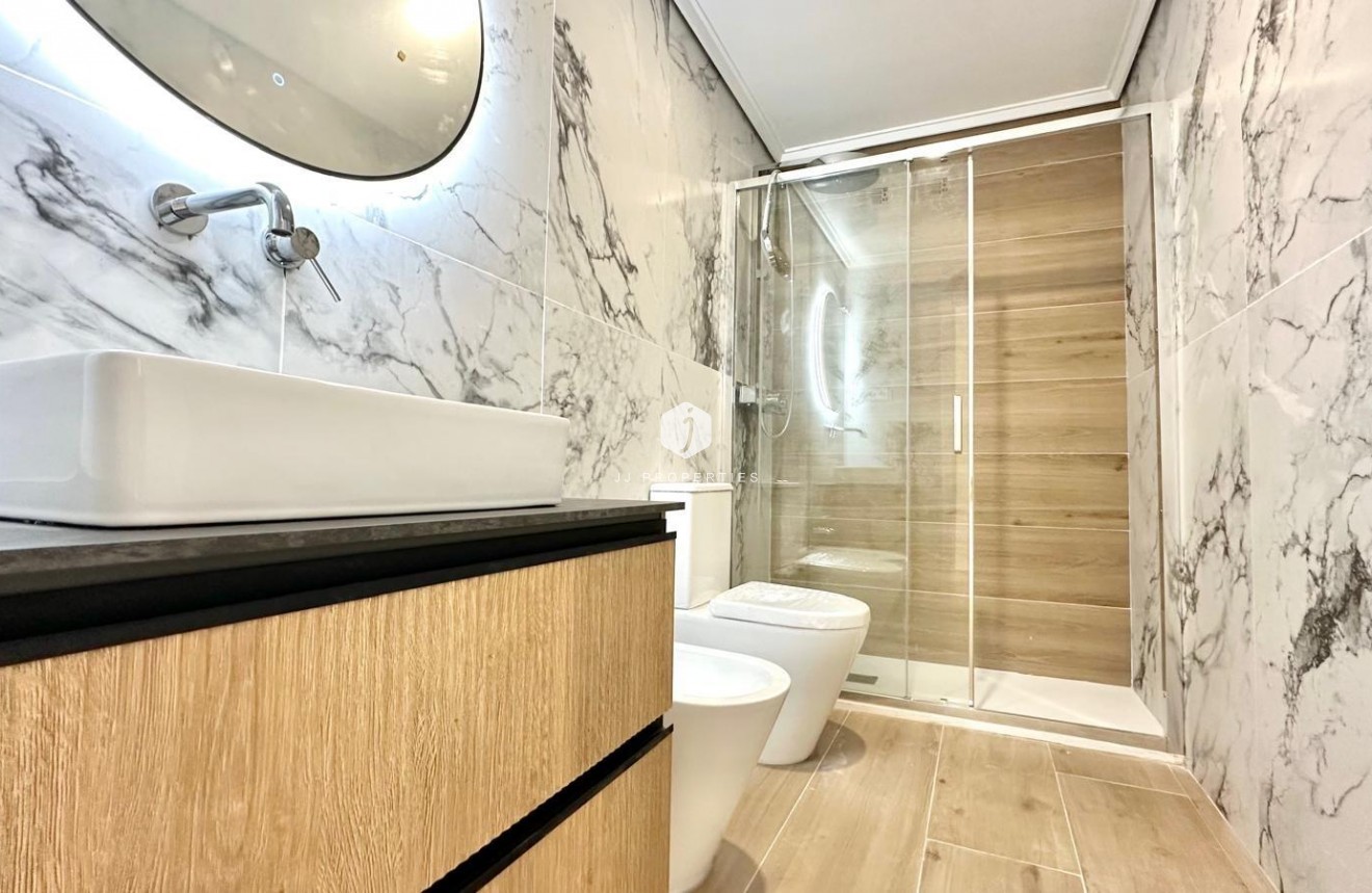 Aus zweiter Hand - Wohnung -
Torrevieja - Centro