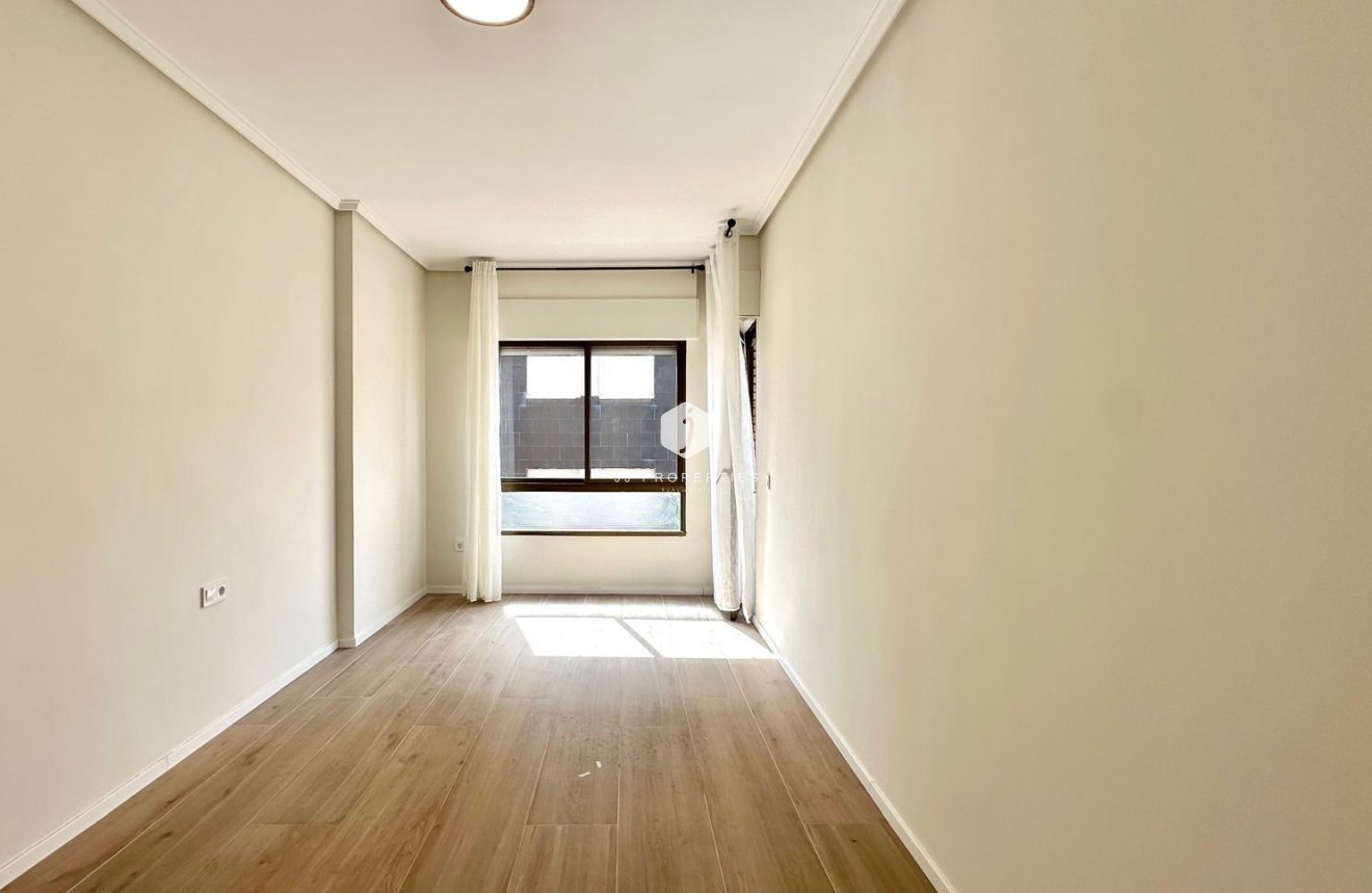 Aus zweiter Hand - Wohnung -
Torrevieja - Centro