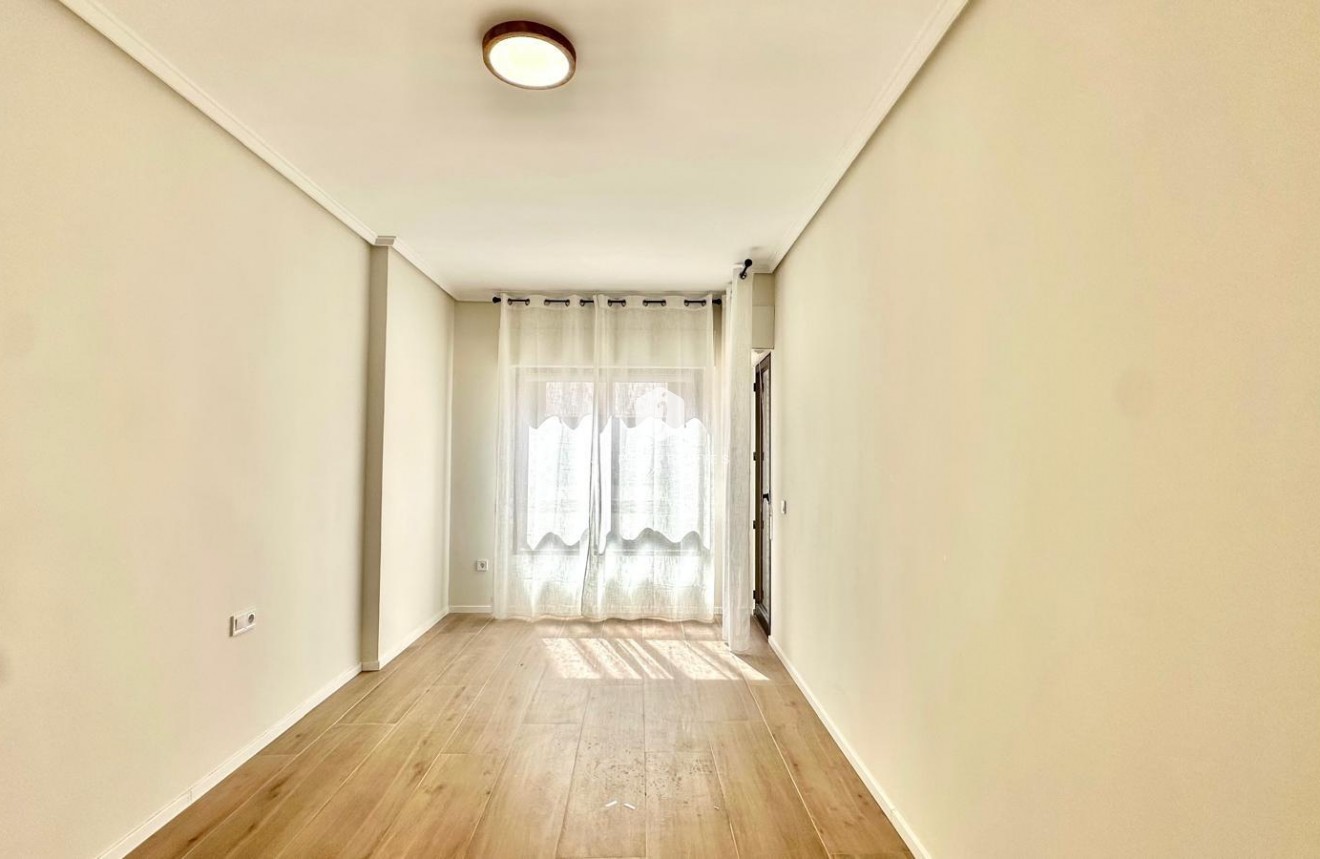 Aus zweiter Hand - Wohnung -
Torrevieja - Centro