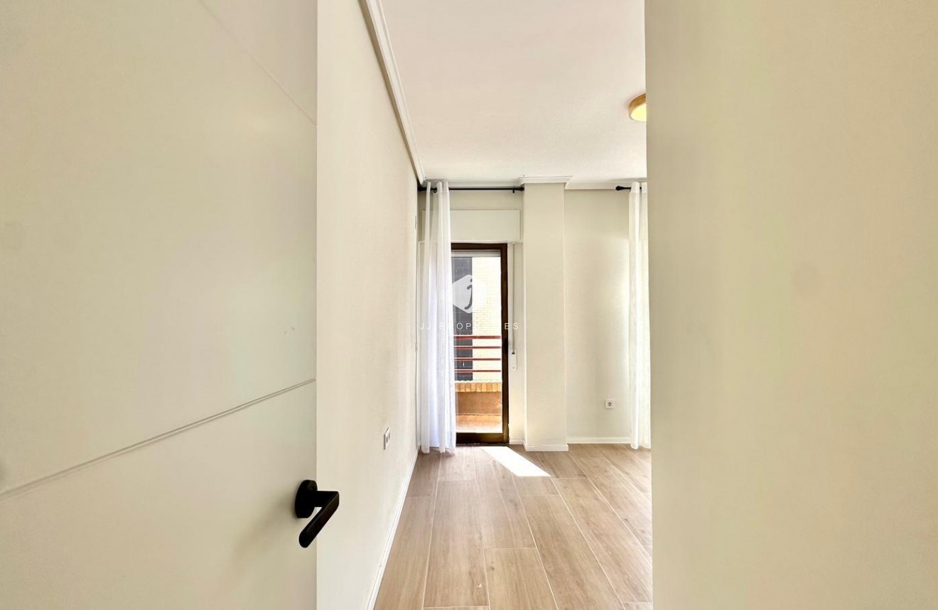 Aus zweiter Hand - Wohnung -
Torrevieja - Centro