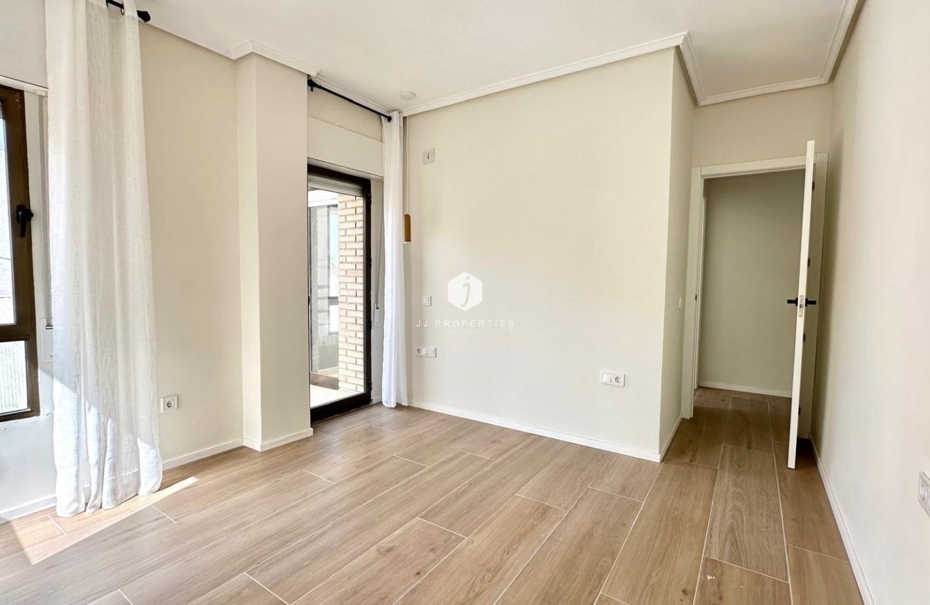 Aus zweiter Hand - Wohnung -
Torrevieja - Centro